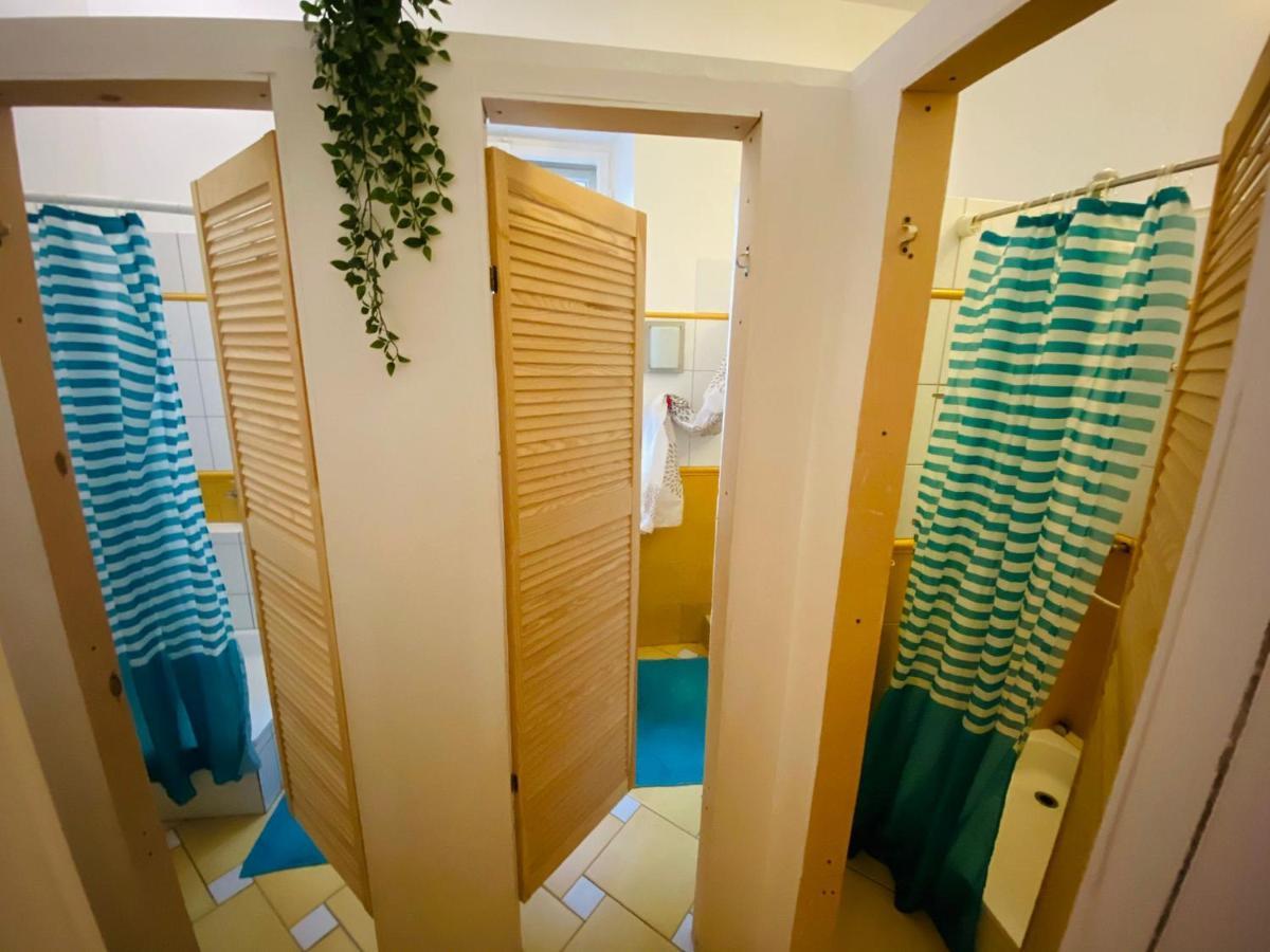 Jimmy Jumps House Hostel Vilnius Ngoại thất bức ảnh