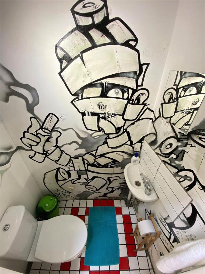 Jimmy Jumps House Hostel Vilnius Ngoại thất bức ảnh