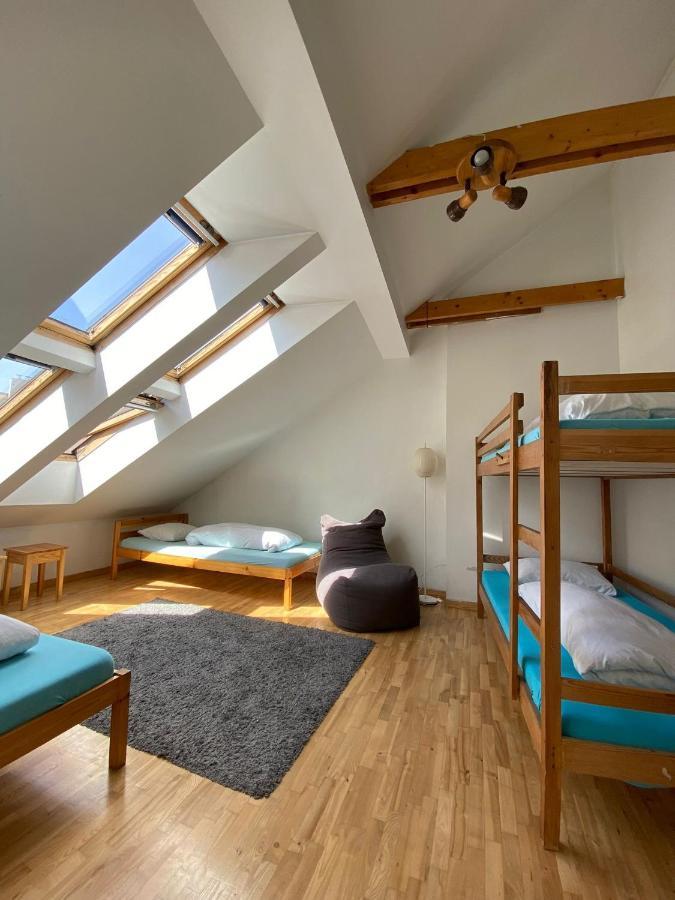 Jimmy Jumps House Hostel Vilnius Ngoại thất bức ảnh