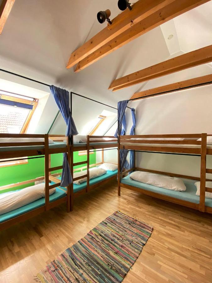 Jimmy Jumps House Hostel Vilnius Ngoại thất bức ảnh