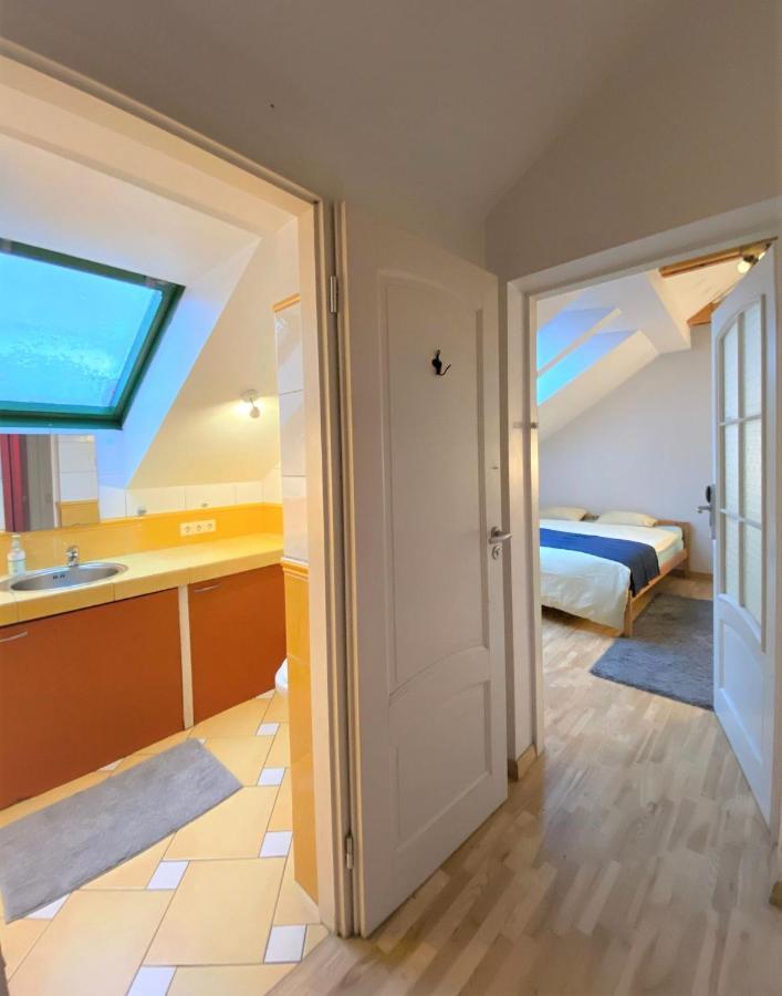 Jimmy Jumps House Hostel Vilnius Ngoại thất bức ảnh